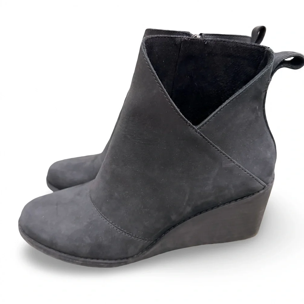 Toms Sutton Wedge Ankle Boot Black Leather Booties Pull On Women’s Size 8.5